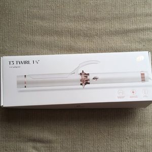 T3 Twirl 1 1/4” curling iron